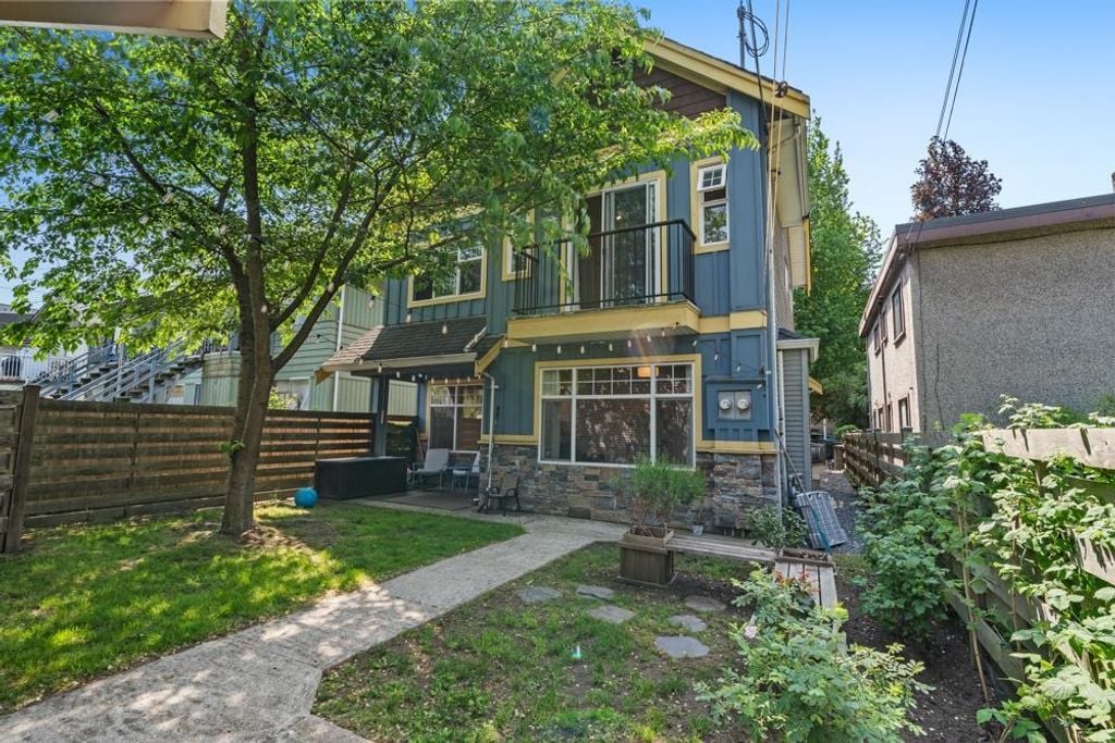 1607 E Georgia St