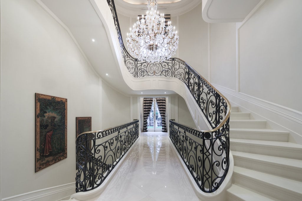 489 Lakeshore Road East
