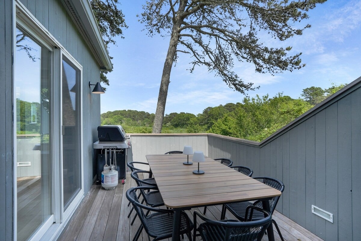 Oak Bluffs Renovated Retreat