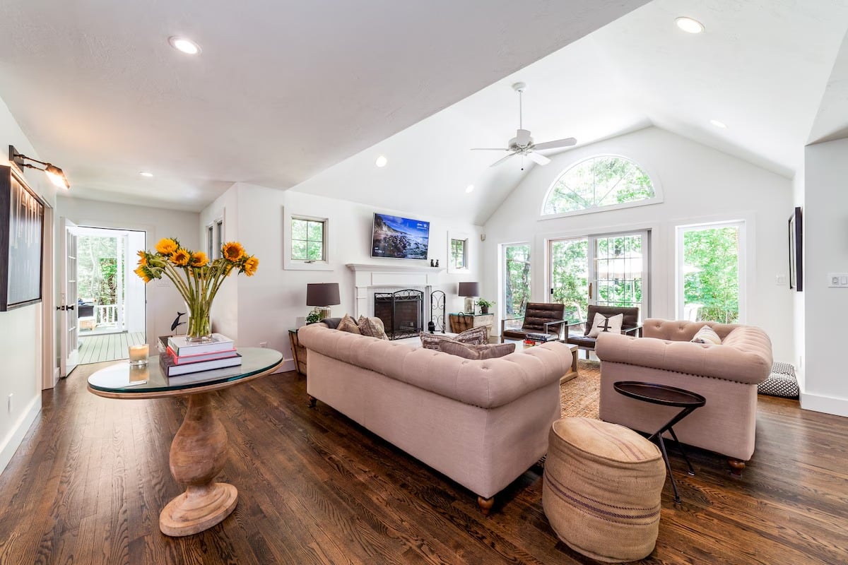 Luxury 5 Bedroom Katama Estate With Pool & Hot Tub