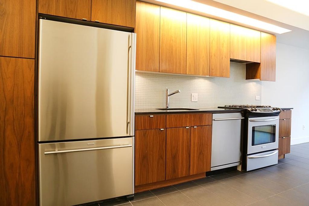 33 W Pender St, #309