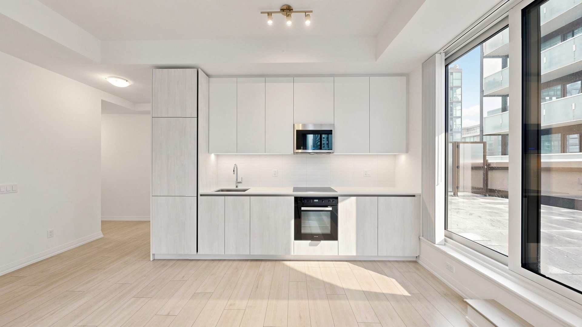Luxury King West Residence