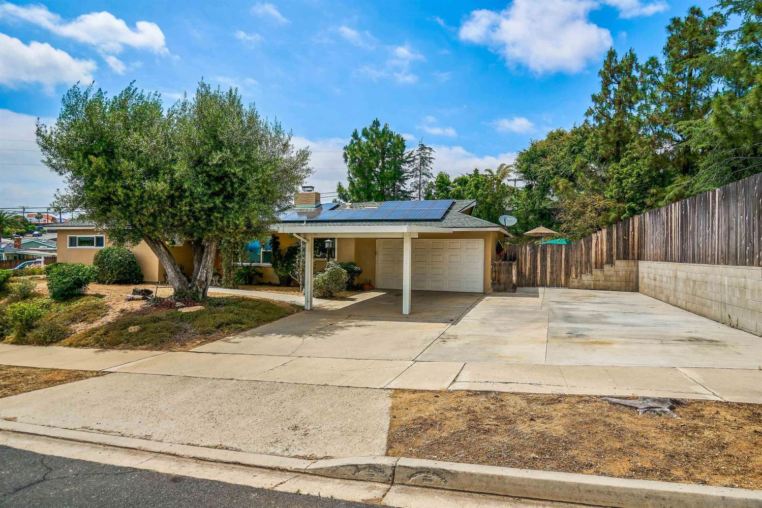 1400 Country Crest Dr