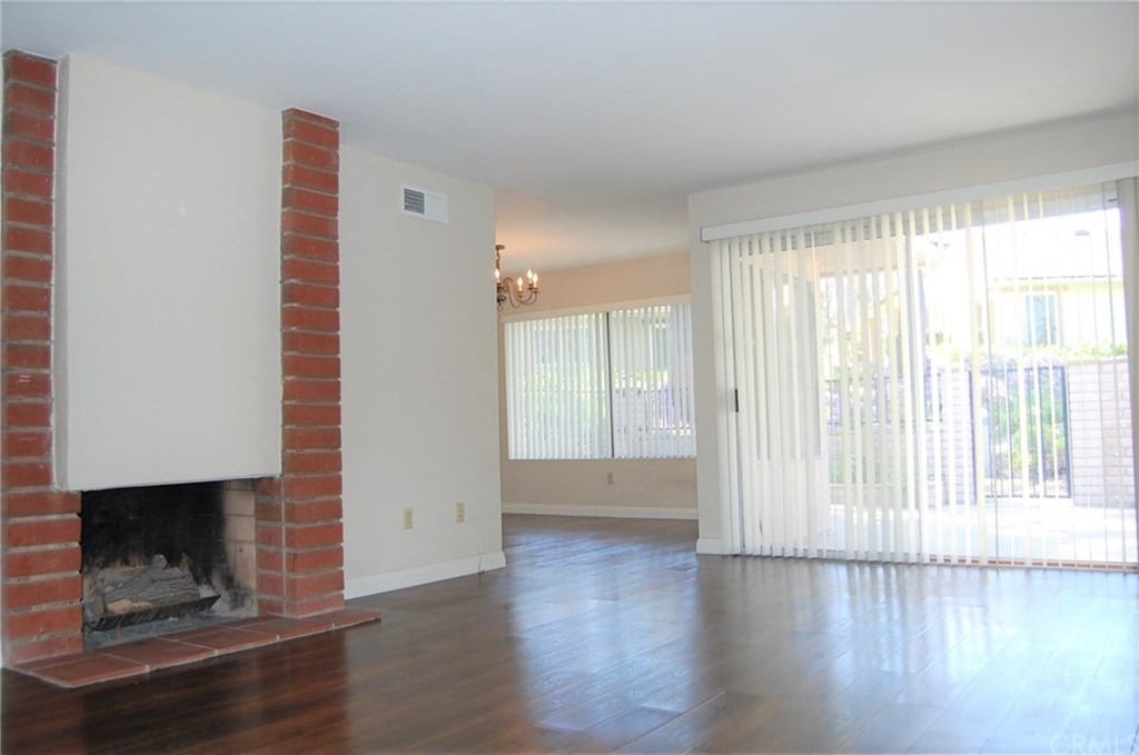 13 Featherwood