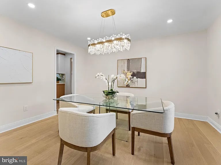 1 Bronwood Dr, Voorhees, NJ 08043