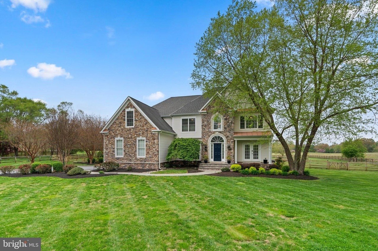 1604 Bay Head Rd