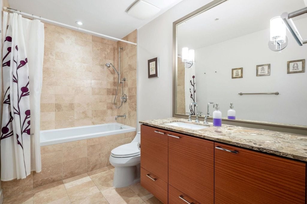 Th2258 W 39th Ave