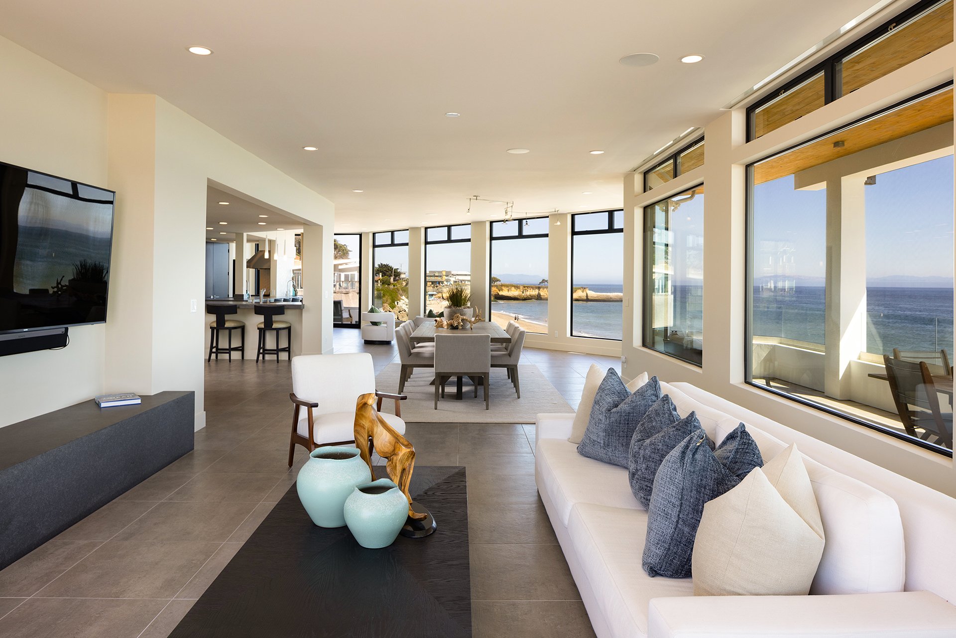 Contemporary Oceanfront Retreat