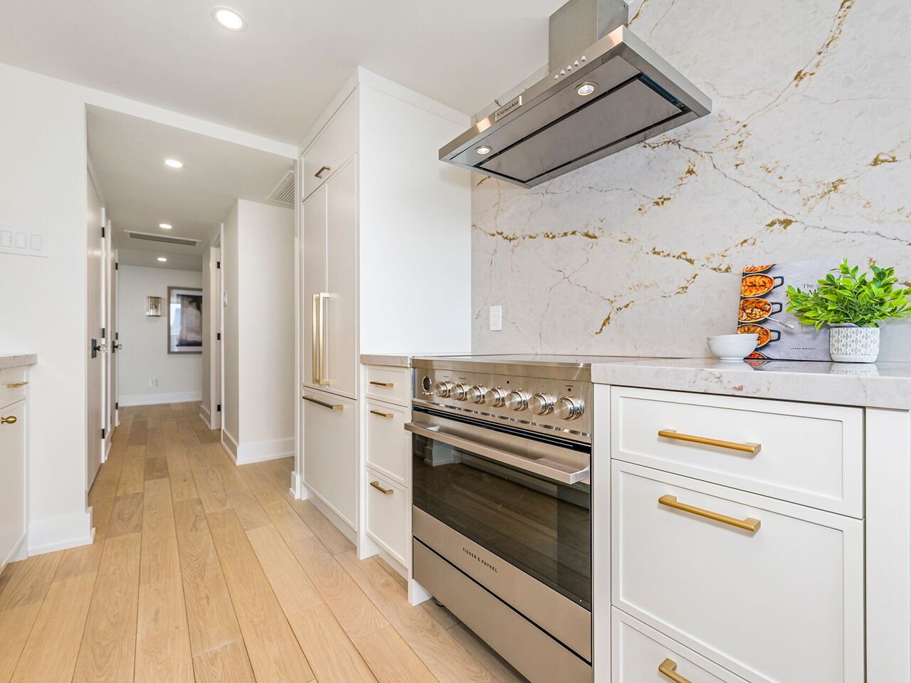 63 St Clair Ave W Unit: 1701