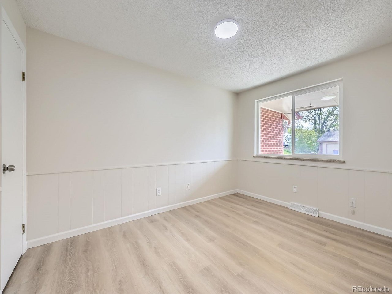 6768 Vivian St