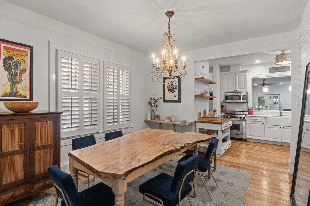 200 W Roanoke Park Dr