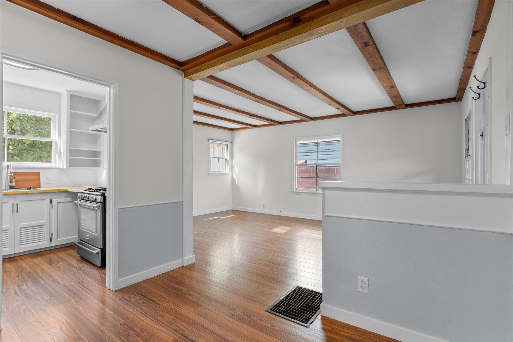 711 Pier Ave, Ocean Park
