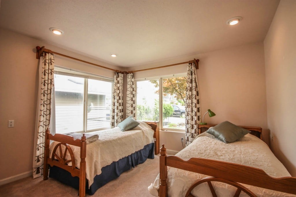 325 W Entiat Dr