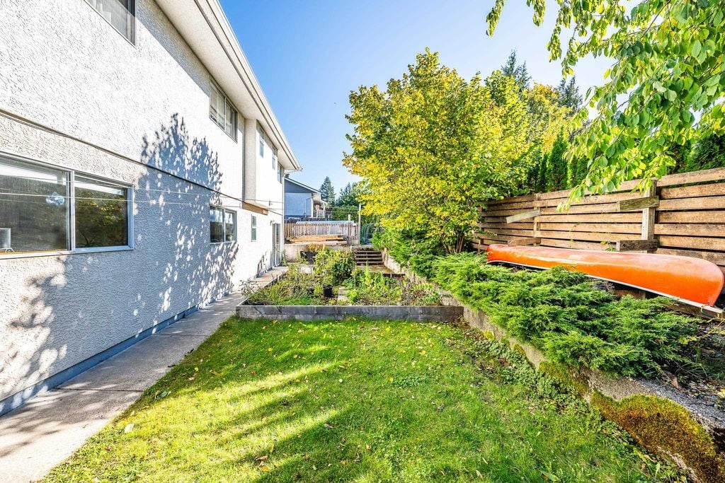 2332 Argyle Cres