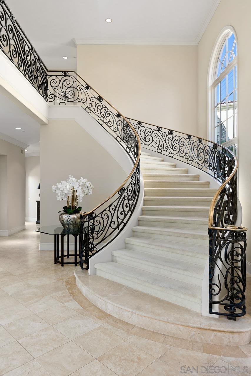 9860 La Jolla Farms Rd