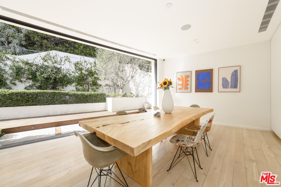 Pinnacle Manor, Willow Glen Rd, 90046