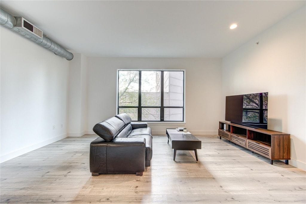 1901 Post Oak Blvd #3105