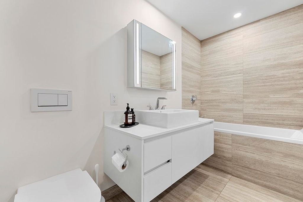 1480 Howe St, #1106