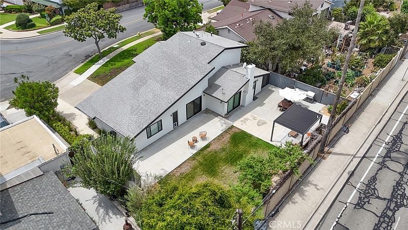 421 Larry Ln