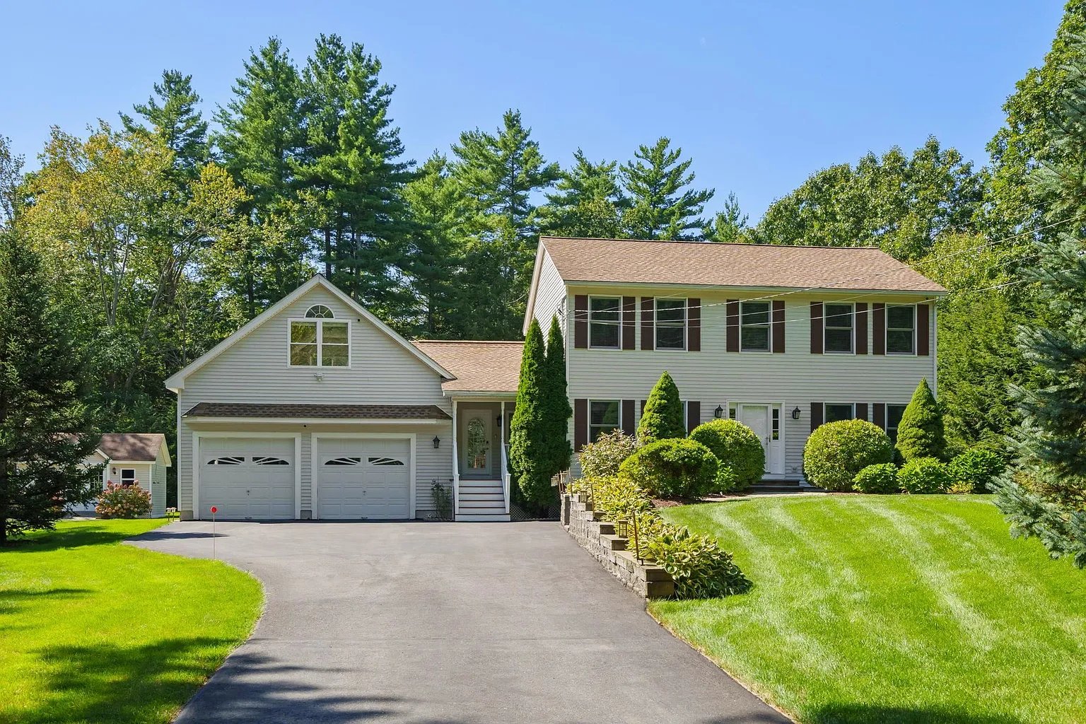 2 Brookside Ln