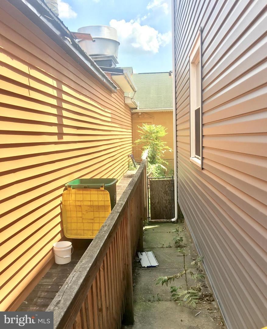 23 W Commerce St