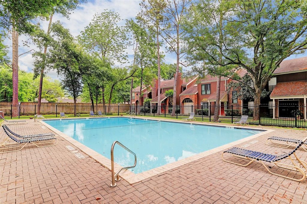 701 Bering Dr #1701