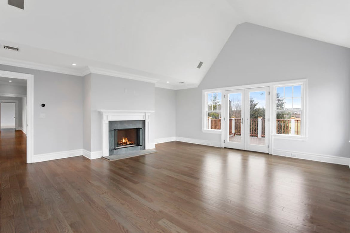 Diamon Court Traditional