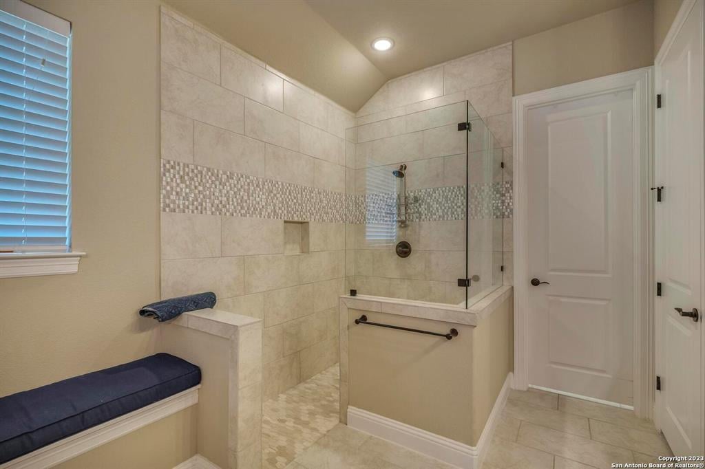332 Freeing Oak St