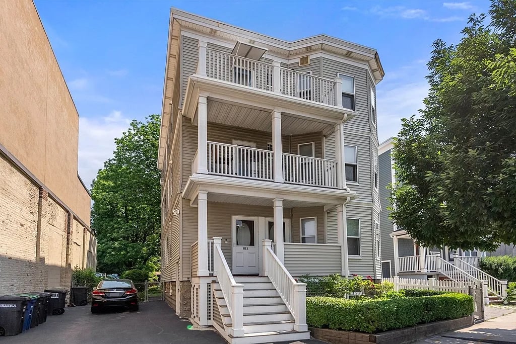809-811 Somerville Ave