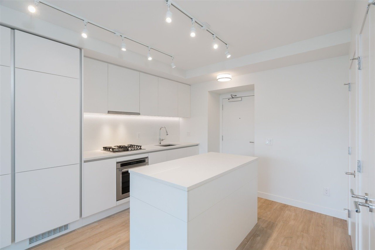 525 Foster Ave, #405