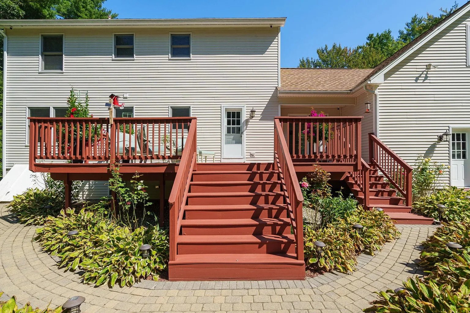 2 Brookside Ln