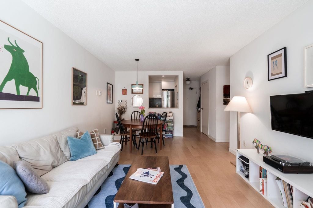 2328 Oxford St, #204