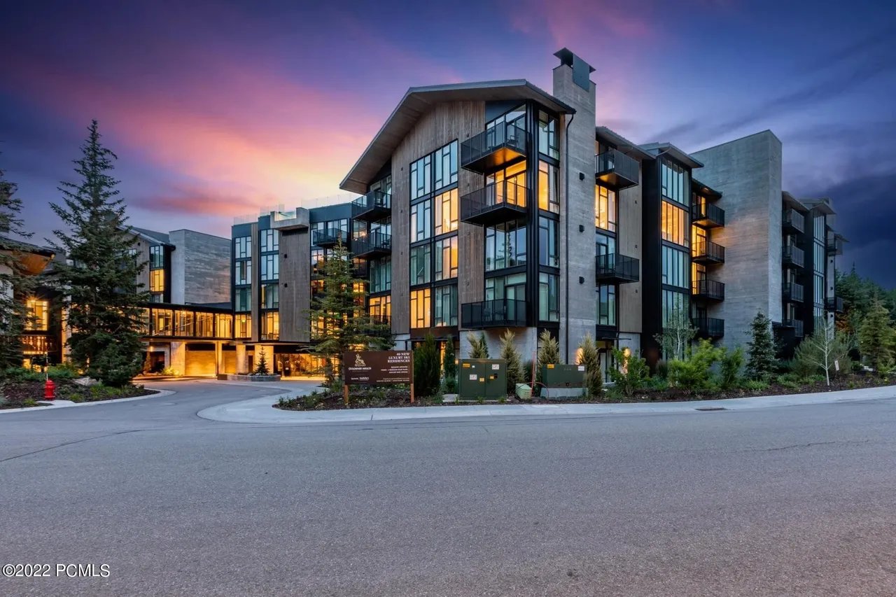 7520 Royal St E #412/413