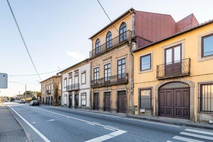 Two Restored Houses for Sale in Palmeira, Braga