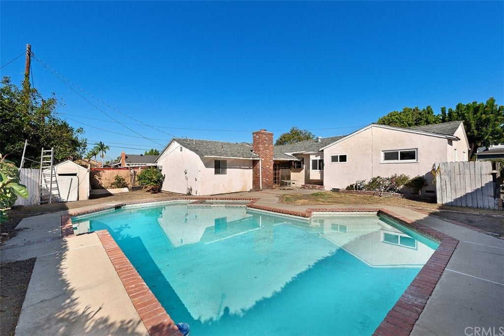 1372 Kenneth Dr