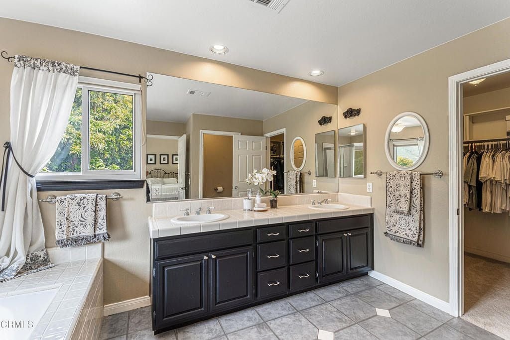 10516 Chippenham Rd, Camarillo, CA 93012  