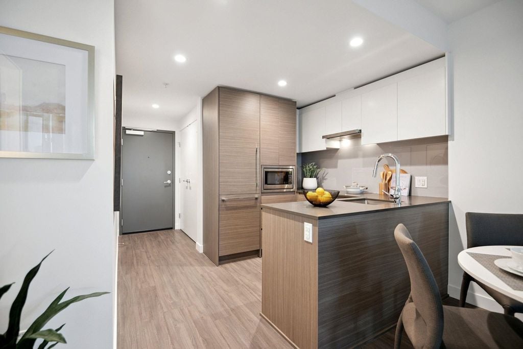 13615 Fraser Hwy, #402
