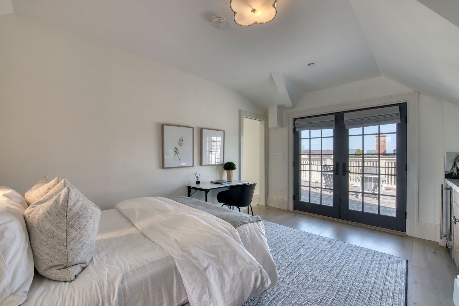 Chic, Unique & Spacious Watchcase Townhouse