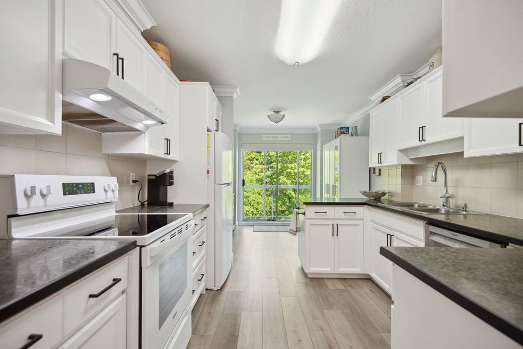 72 Jamieson Ct, #28