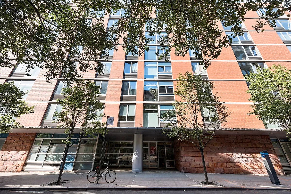 151 W 17th St #1G