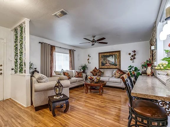 5543 Knoll Krest Dr