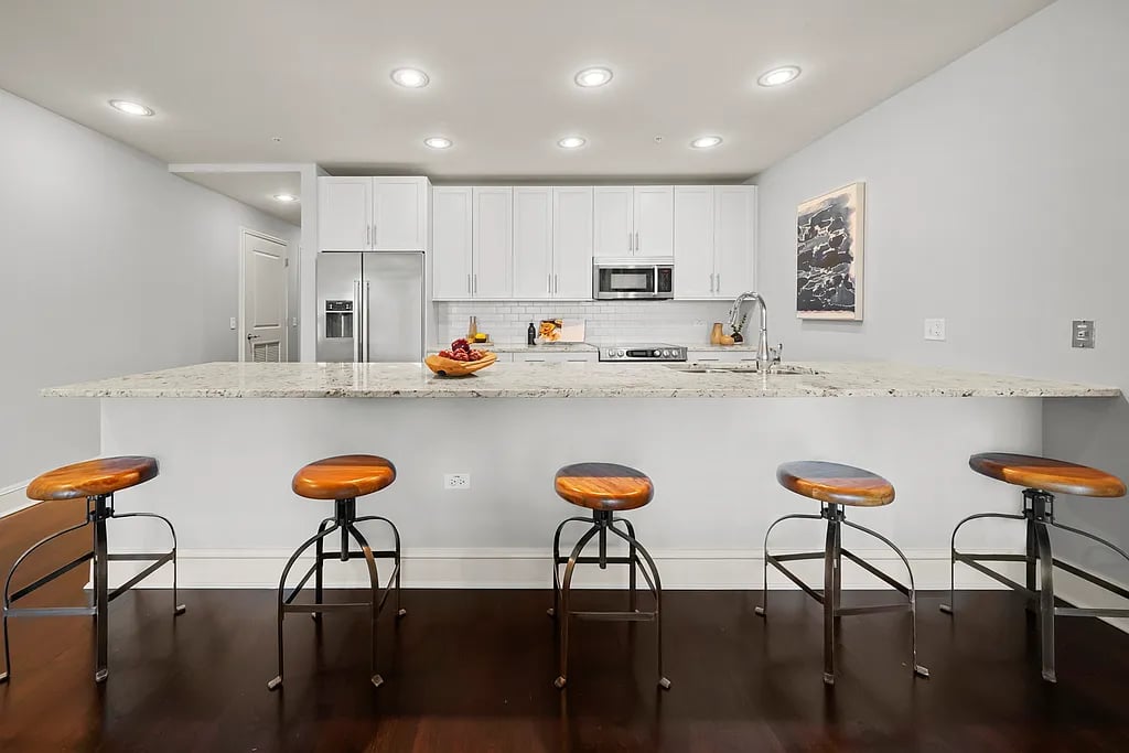 850 N Lake Shore Dr APT 705