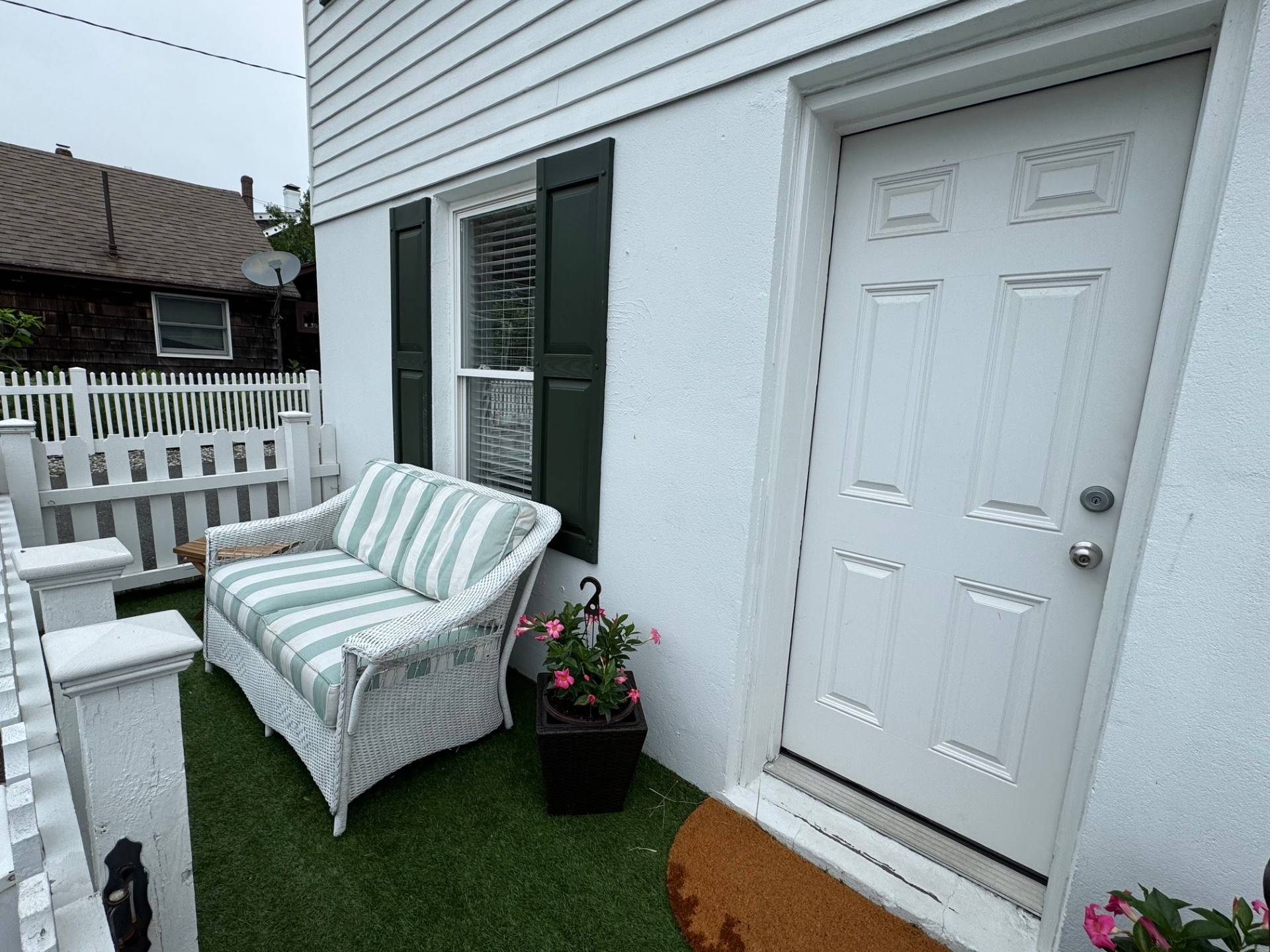 One Bedroom Condo With Outside Seating Area