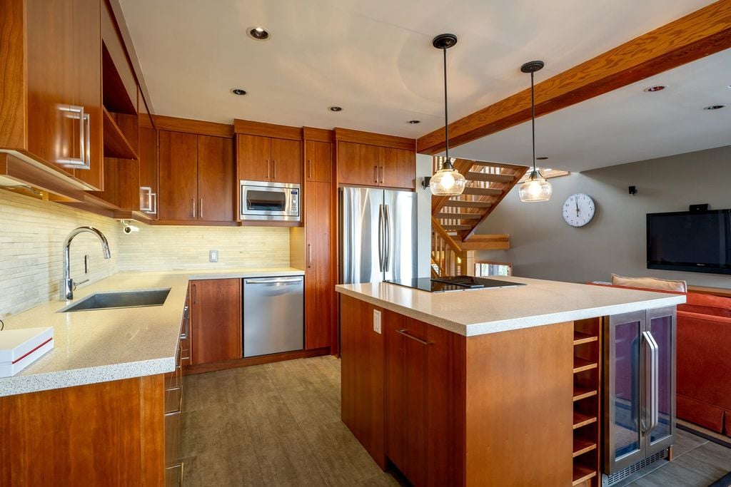 3525 Falcon Cres, #1