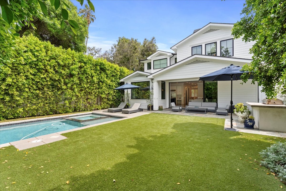5 ★ 5 En Suite Luxe Stunner in Studio City