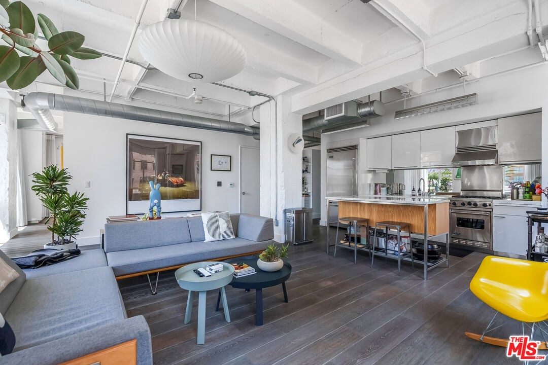 6253 Hollywood Blvd, #302