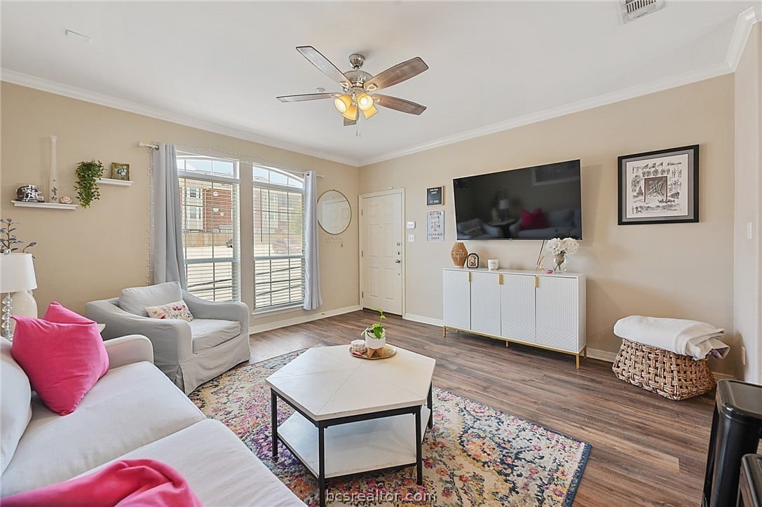 305 Holleman Dr E #504