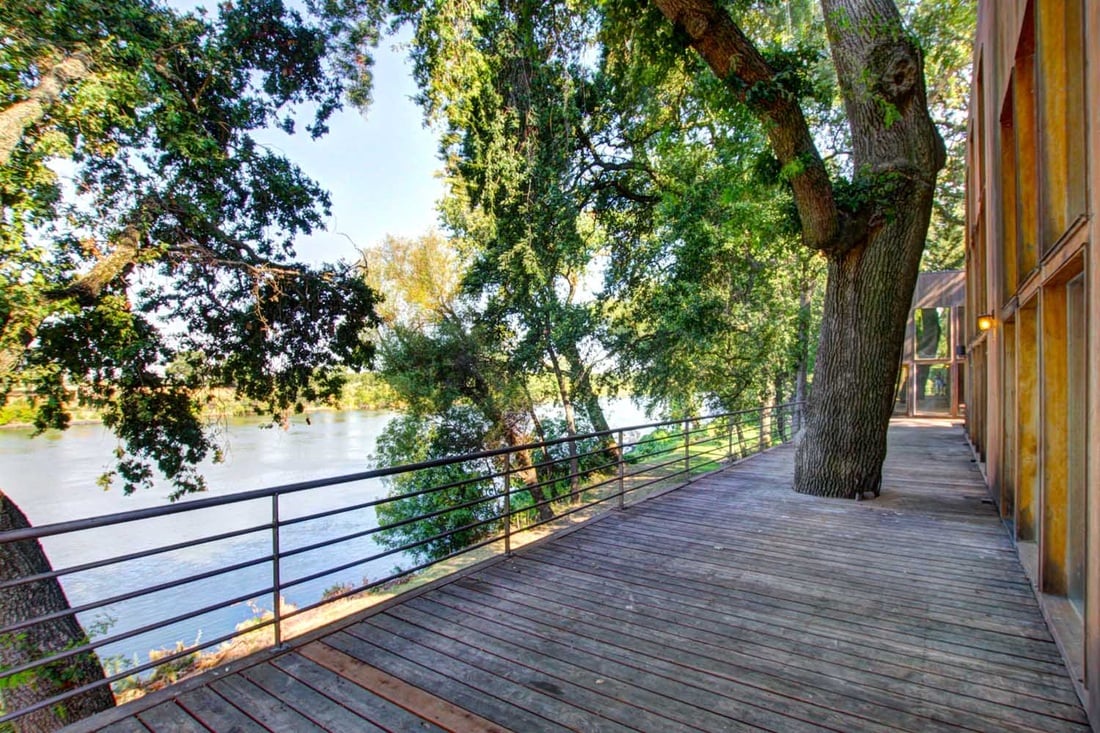 River Front Luxury Modern Home at 6333 Garden Highway!