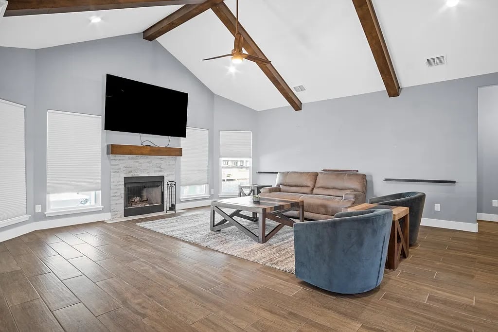 112 Dolphin Ct