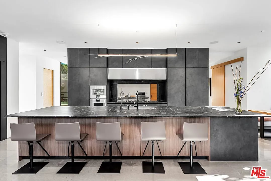 835 San Vicente Blvd